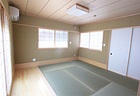 障子から光が入る和室